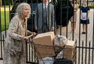 The old woman who collected cardboard only asked for a glass of water outside the mansion… no one imagined the owner would begin to shake the moment he heard her voice.